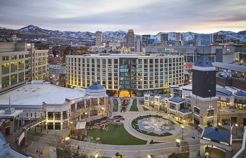 Gateway thumbnail links to property page