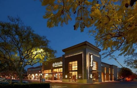 Plaza Paseo Real thumbnail links to property page