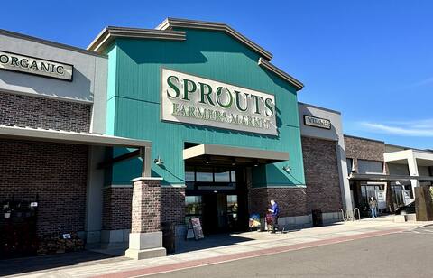 Vineyard Towne Center thumbnail links to property page