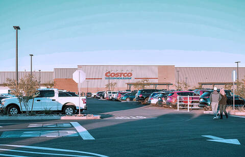 Queen Creek Crossing thumbnail links to property page