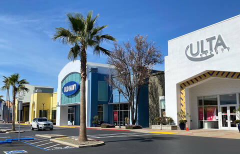 Hacienda Crossings thumbnail links to property page